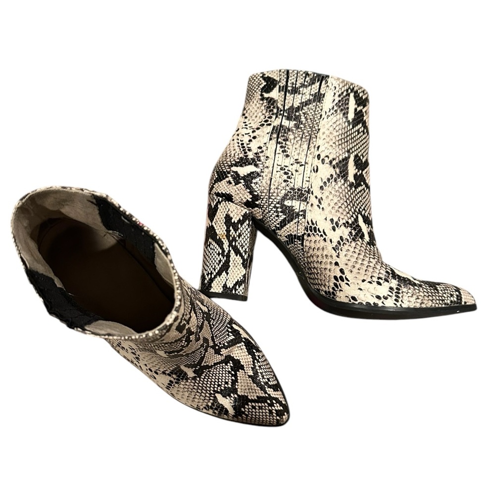 Seychelles Anthro Accordian Snakeskin Ankle Pointy Toe pullon Boots Black Cream
